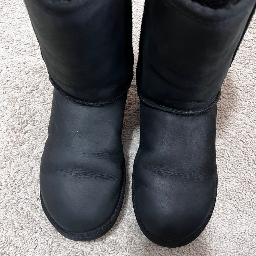UGG Classic Short Leather Black Boots